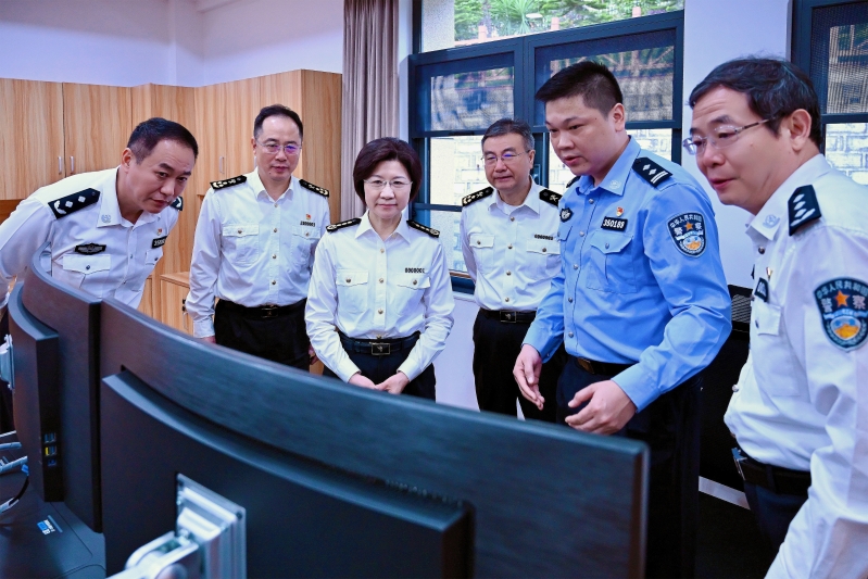5月8日孙梅君署长在福州海关缉私局执法办案中心调研2